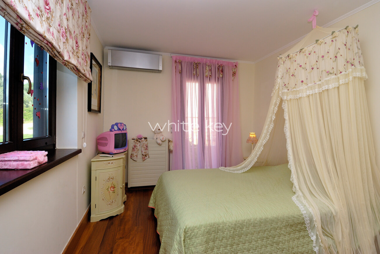 09_WhiteKey-Villa-Vivian-Pylos-Yialenia_Bed1.jpg