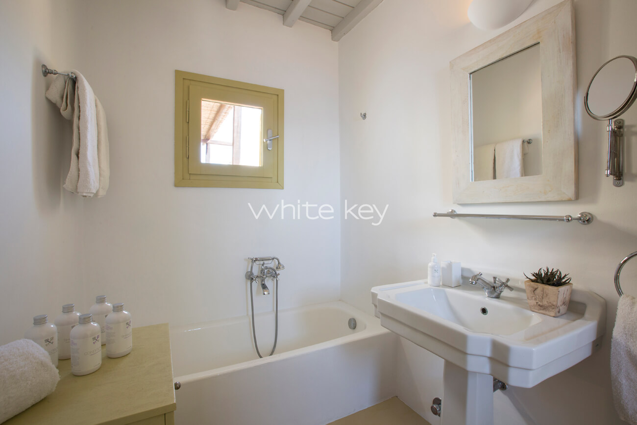 18-WhiteKey-Villa-Eleodora-Mykonos-142_IMG_0282.jpg